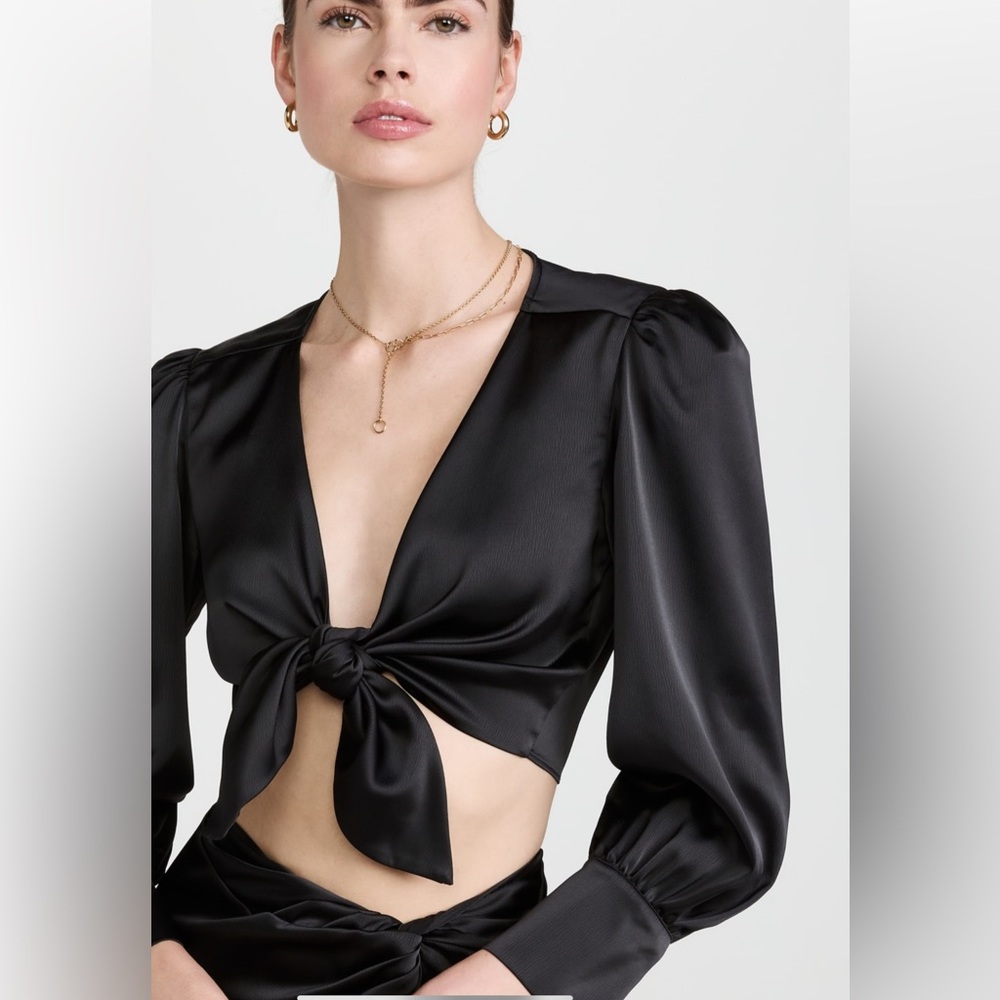 WAYF Alcott Knotted Crop Top Black
